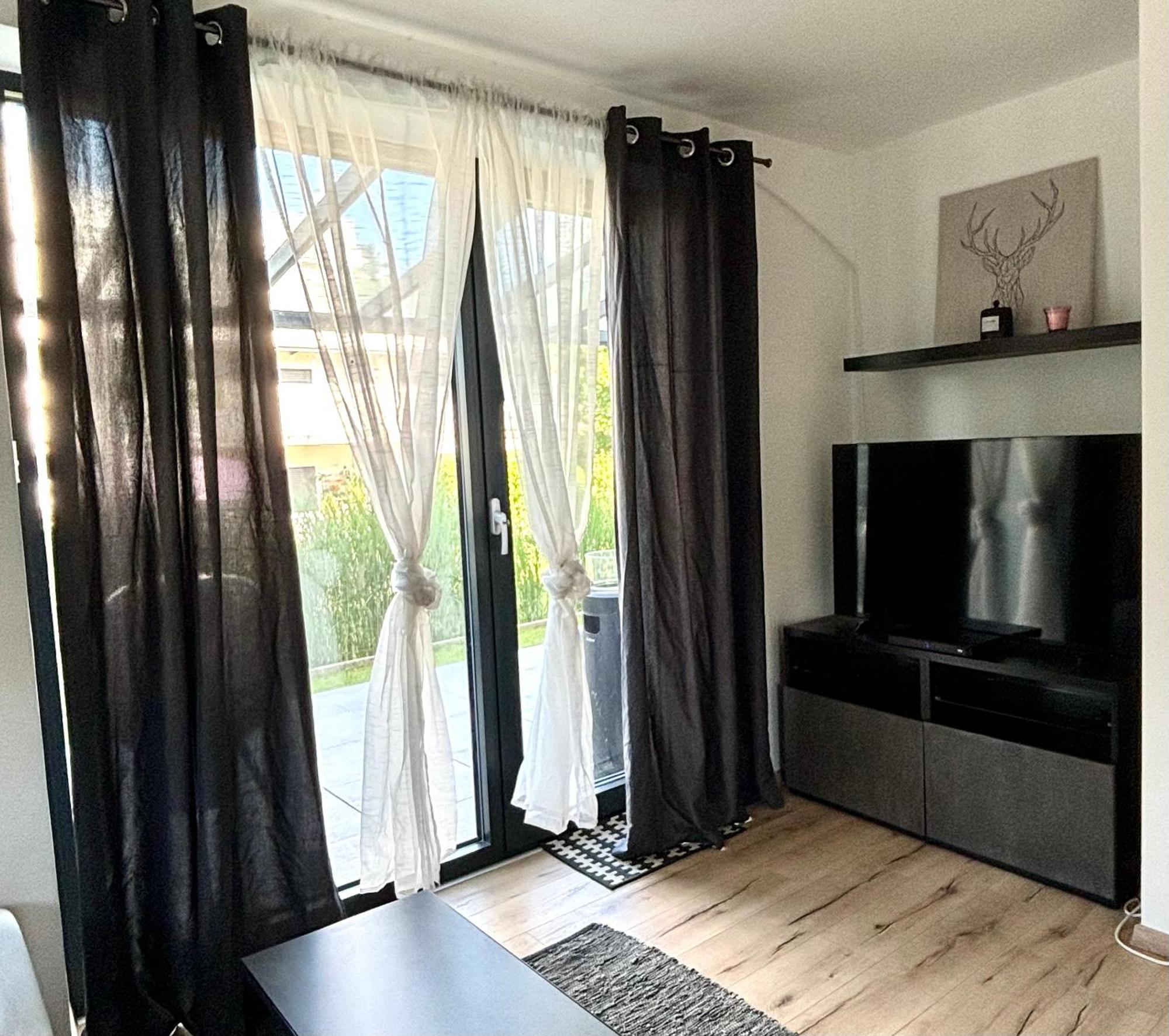 Schoene Wohnung Mit Terrasse Und Parkplatz Velden am Wörthersee Exterior foto